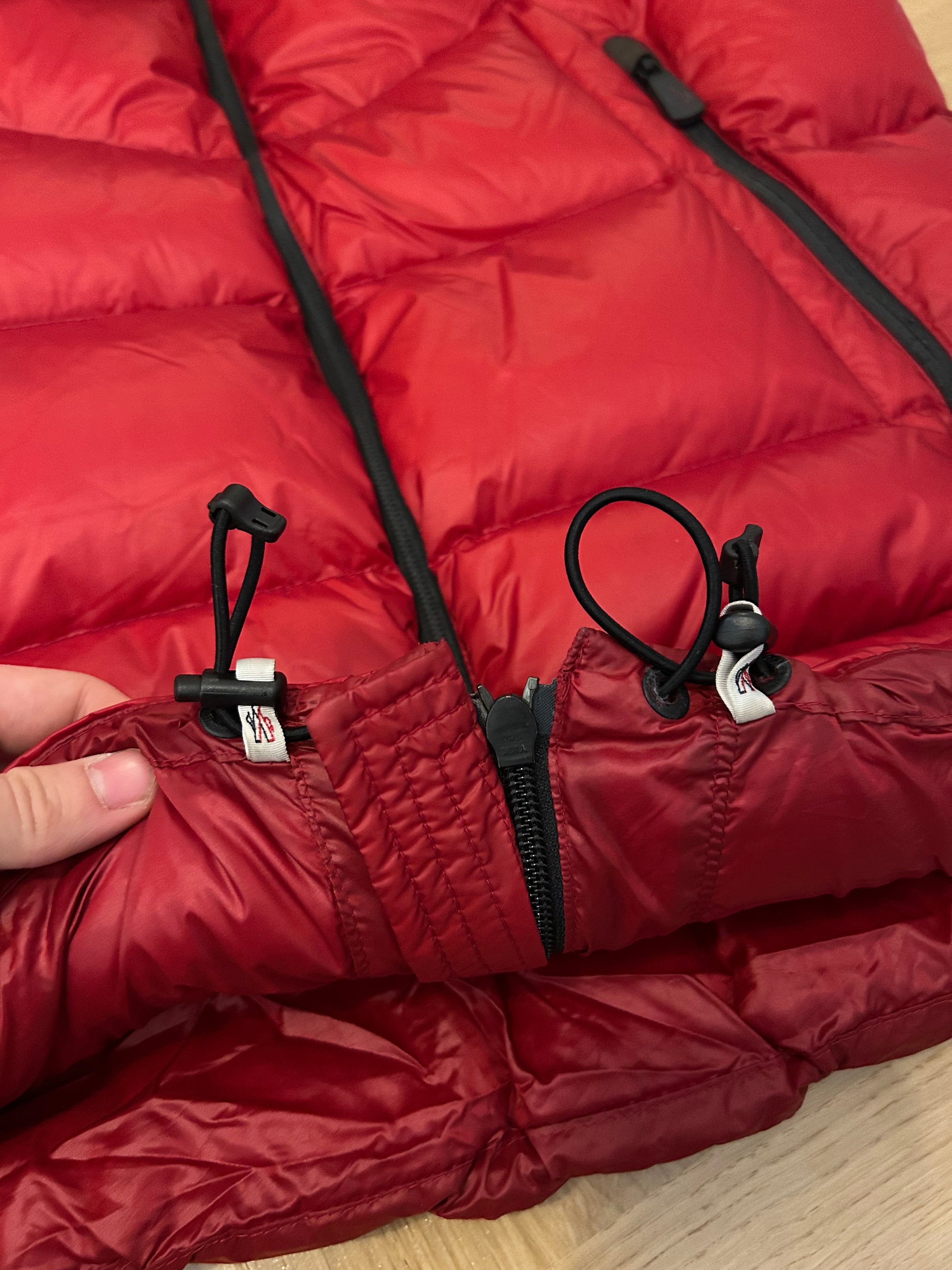 Doudoune moncler sans manches rouge